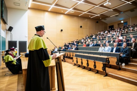 Inauguracja roku akademickiego 2024/25 - kadr. Kliknij, aby powiększyć zdjęcie.