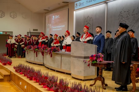 uroczystość wręczenia tytułu doktora honoris causa . Kliknij, aby powiększyć zdjęcie.