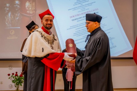 uroczystość wręczenia tytułu doktora honoris causa . Kliknij, aby powiększyć zdjęcie.