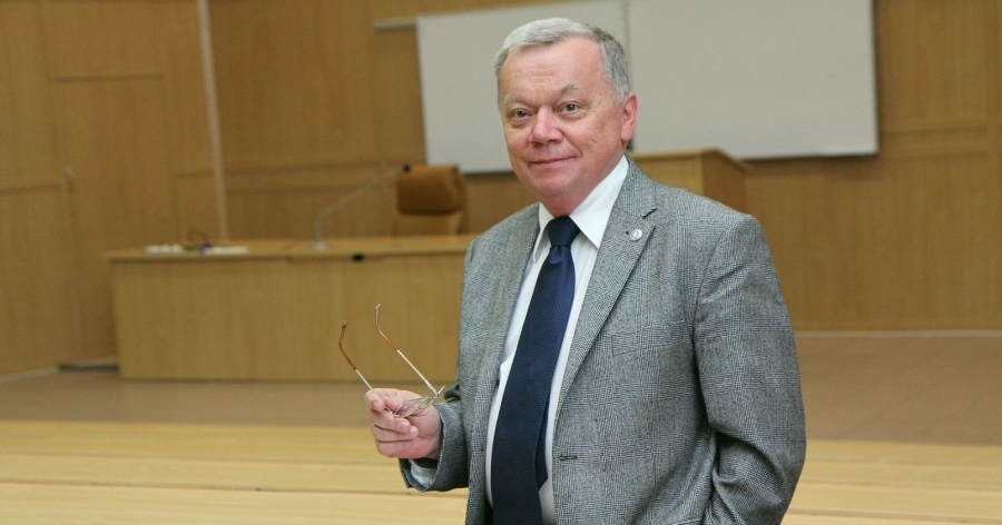 Portret prof. Nowickiego w auli wykładowej