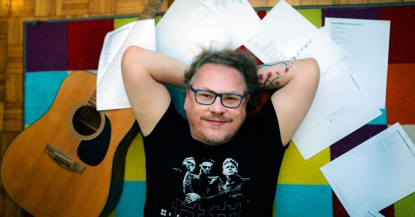 Dr hab. Paweł Tański, prof. UMK jako jeden z pierwszych badaczy w Polsce rozwinął song studies