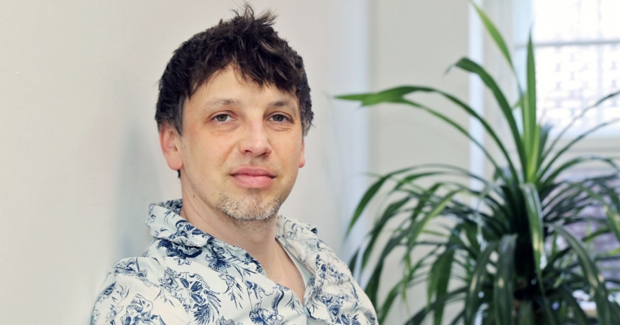 Portret dr. hab. Sławomira Wacewicza, prof. UMK z Centrum Badań nad Ewolucją Języka