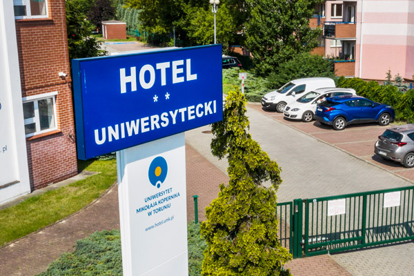 na zdjęciu budynek hotelu widziany z lotu ptaka