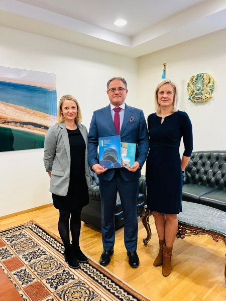 Prof. M. Jaworek and Dr. M. Kuczmarska with the Deputy Minister of Foreign Affairs of the Republic of Kazakhstan Roman Vassilenko