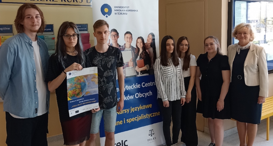 Zdjęcie z laureatami Konkursu MJS 2024