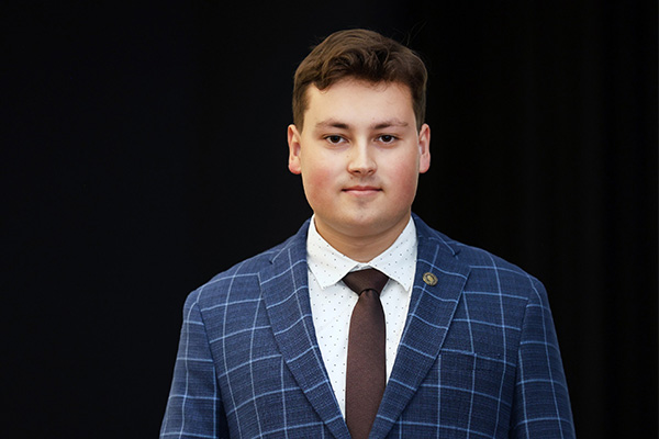 zdjęcie portretowe najlepszego absolwenta UMK 2024