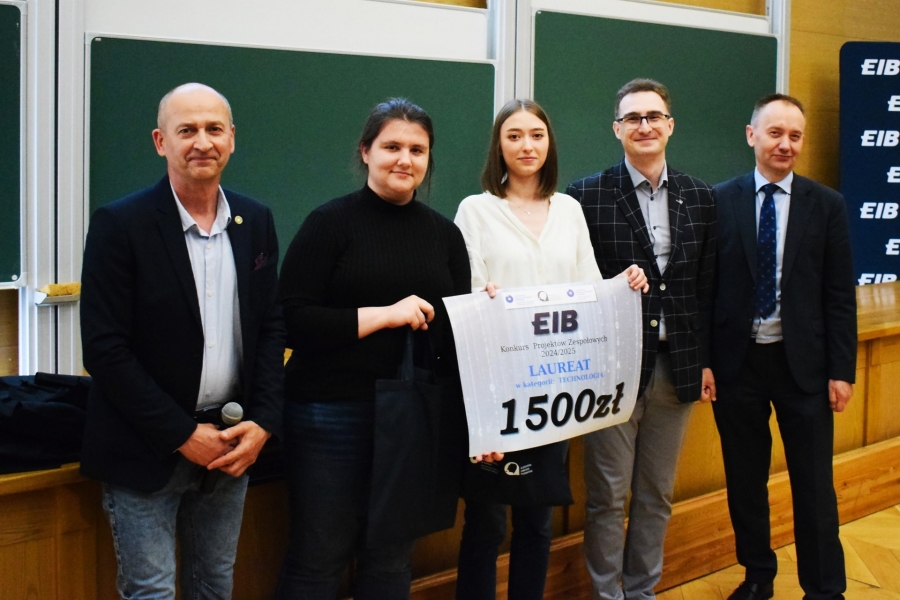 Zespół projektu Technologia z voucherem na 1500 złotych wraz z przedstawicielami Wydziału, firmy sponsorskiej EiB oraz Fundacji A. Jabłońskiego