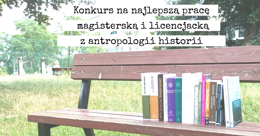 ławeczka z książkami