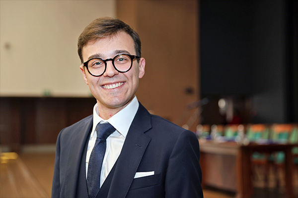 zdjęcie portretowe najlepszego absolwenta UMK 2025