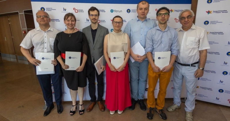 Pracownicy Wydziału na uroczystości wręczenia nagród.