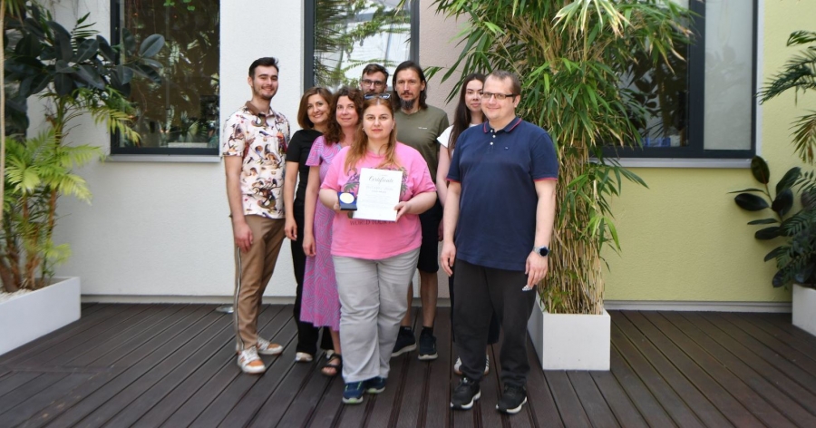 Ośmioro członków i członkiń zespołu pracującego nad zwycięskim projektem HiSto-JET