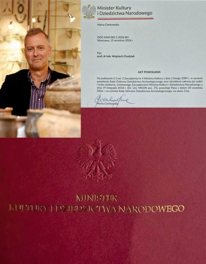Prof. dr hab. Wojciech Chudziak z aktem powołania do Rady Ochrony Dziedzictwa Archeologicznego.