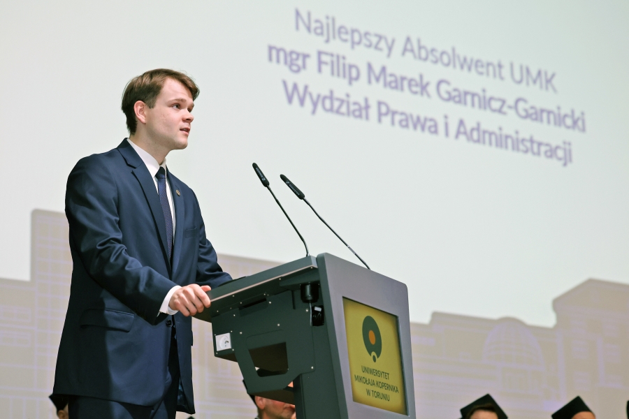 zdjęcie portretowe najlepszego absolwenta UMK 2026