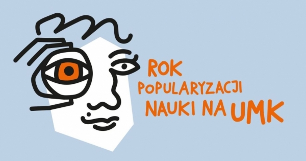 Grafika promująca Rok Popularyzacji Nauki na UMK. Widać na niej graficzny rysunek twarzy, ręka trzyma szkło powiększające przy jednym oku. Tło grafiki jest jasnoniebieskie